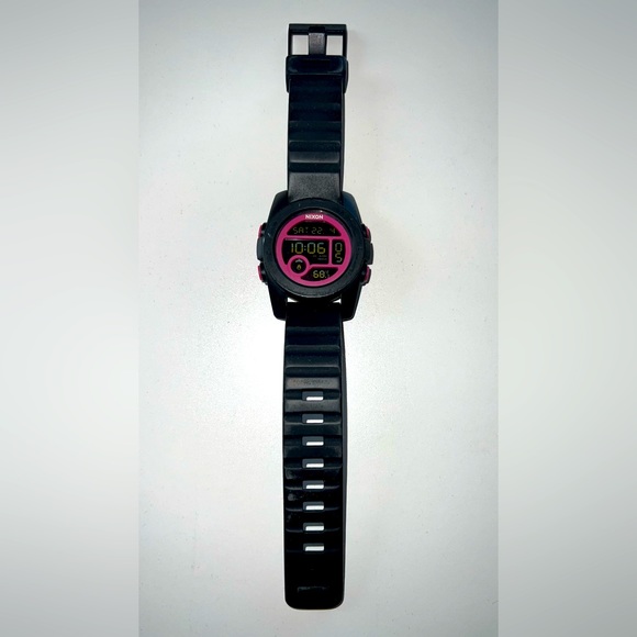 Nixon The Unit 40 - Picture 1 of 3